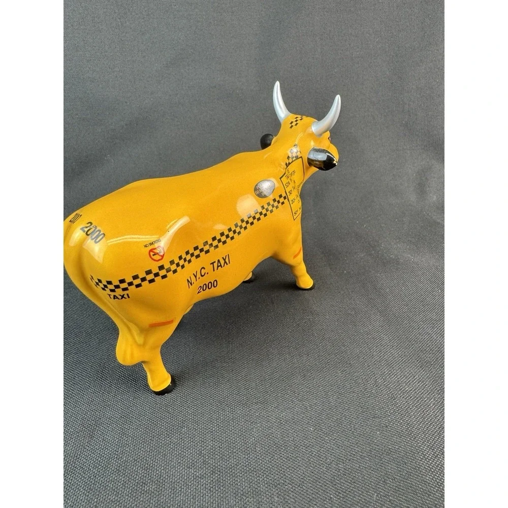 Vintage 2000 Cow Parade NYC New York City Taxi Cow Collectable Figurine